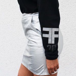 Sleek and stylish silver Bardot pencil skirt sz 6